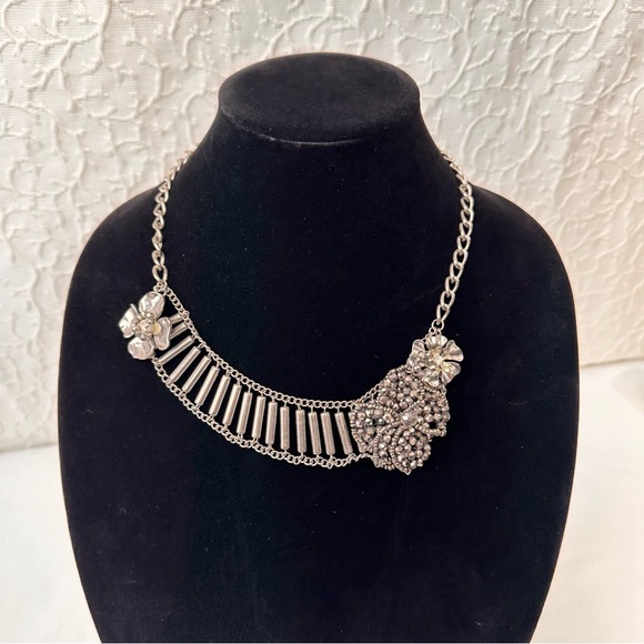 Vintage Women's Necklace Elegant Silver Tone Look Flower Chain Beads - Picture 2 of 8